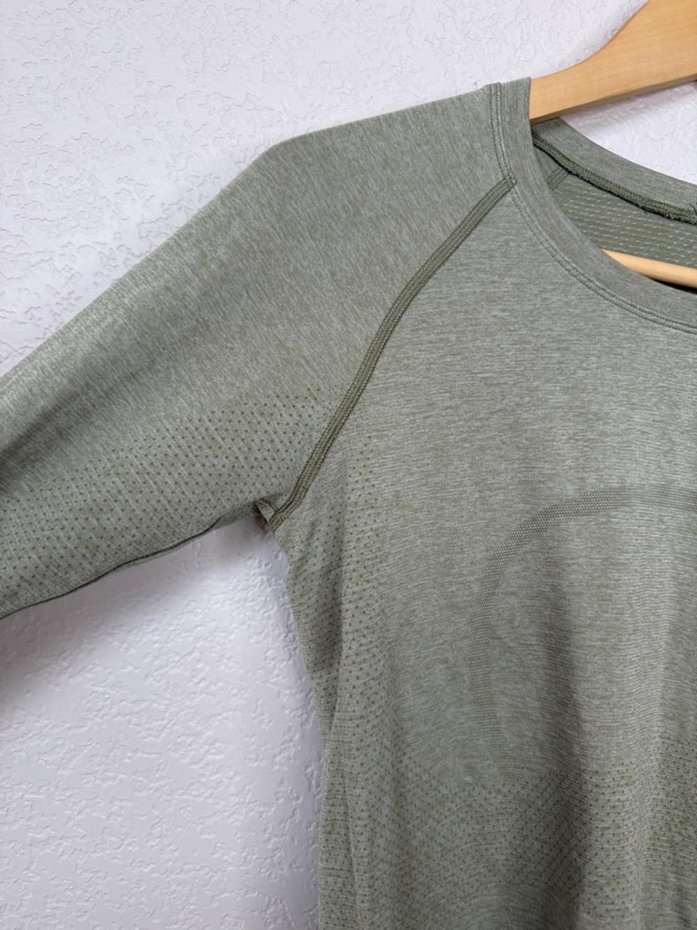 Lululemon Swiftly Tech Long Sleeve Top Light Green size 8 Womens - Picture 4 of 11